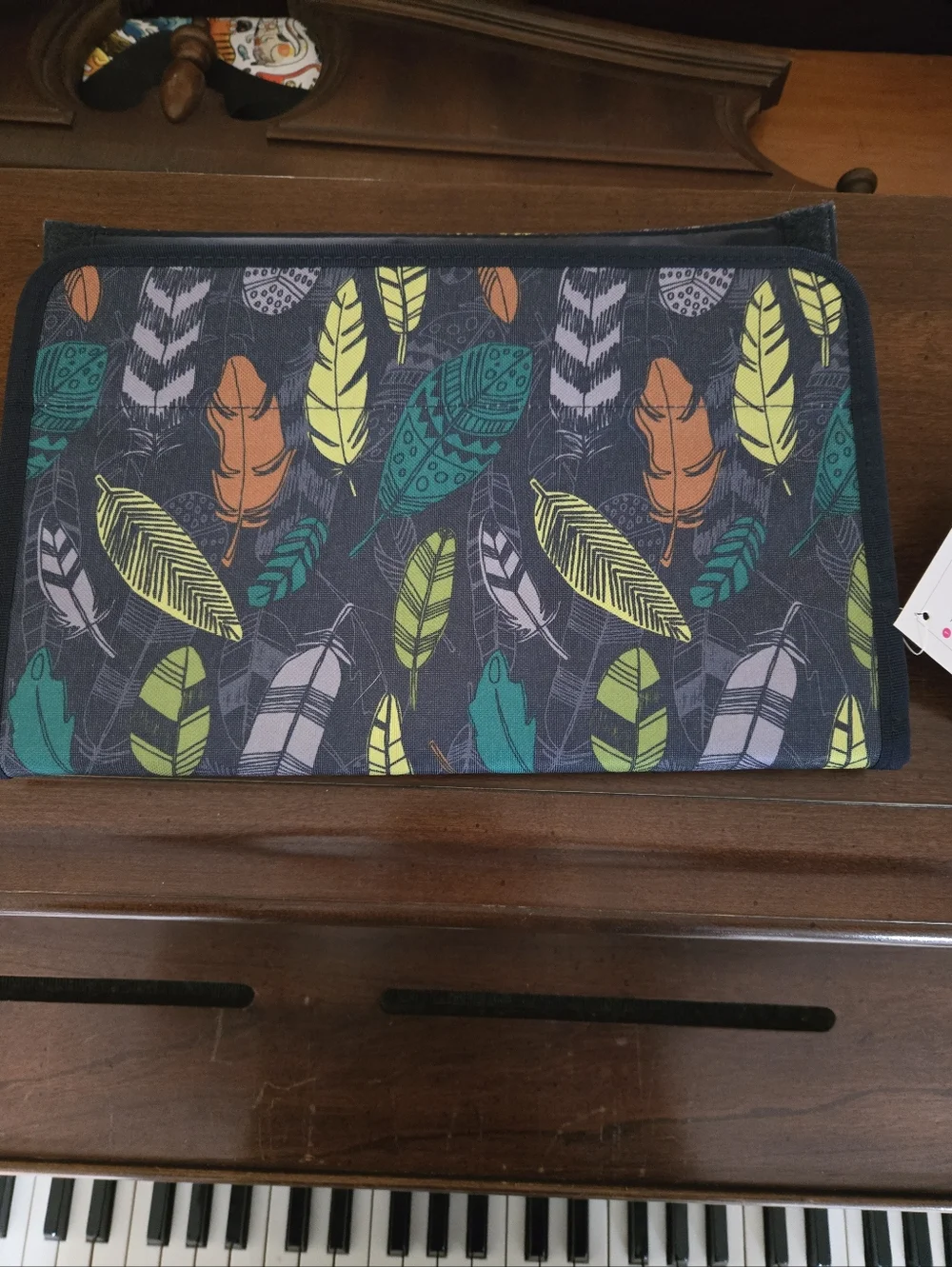 Thirty-One Get Creative Case In Feather Print - Picture 2 of 6